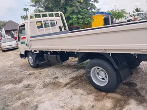 Hyundai Mighty 1