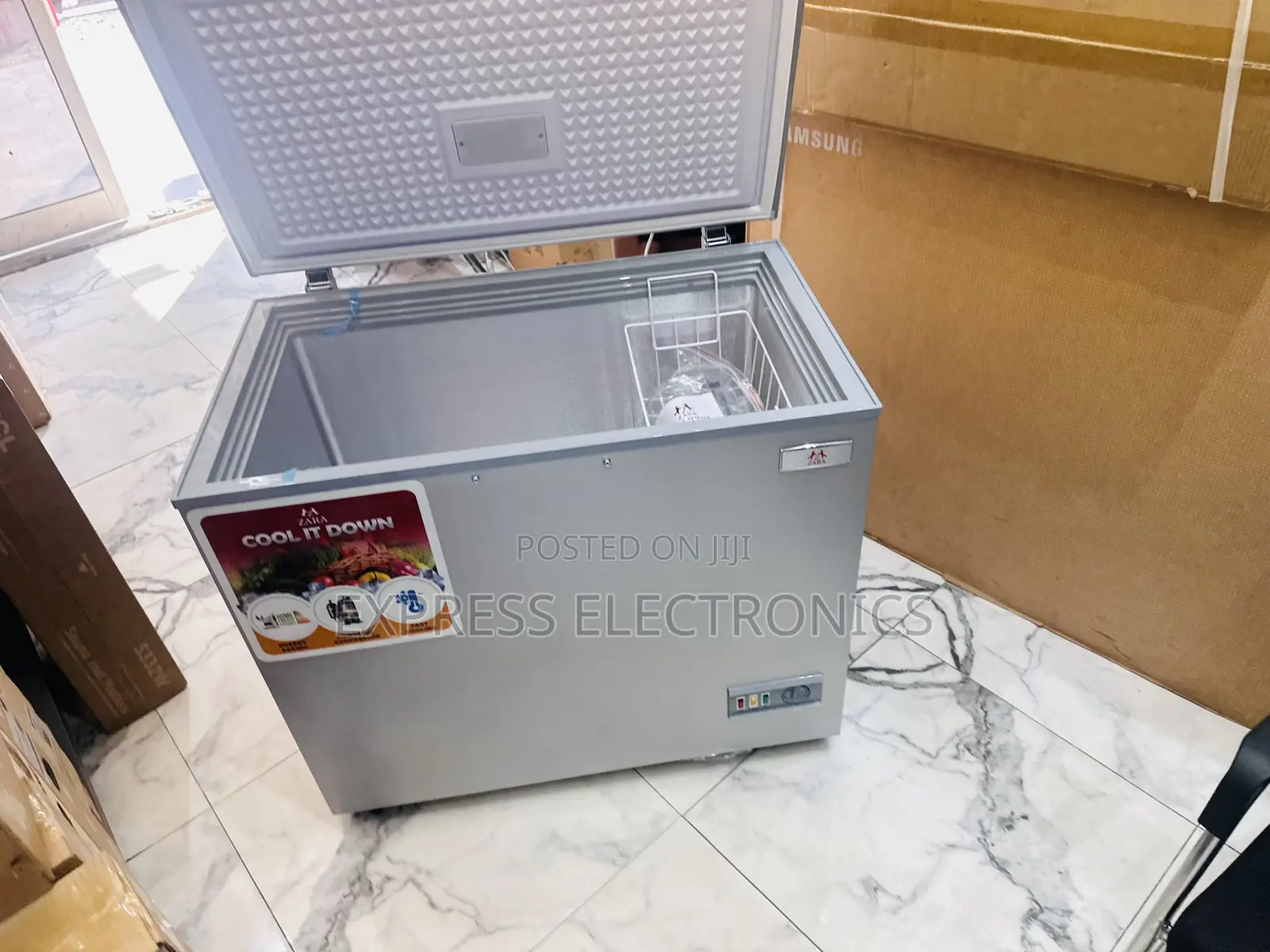 Lock and Key  Chest Freezer Single Door Zara -260s