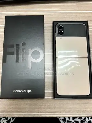 New Samsung Galaxy Z Flip4 256 GB Gold