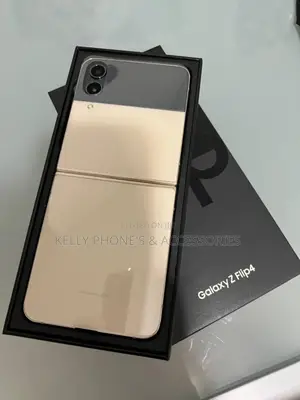 New Samsung Galaxy Z Flip4 256 GB Gold
