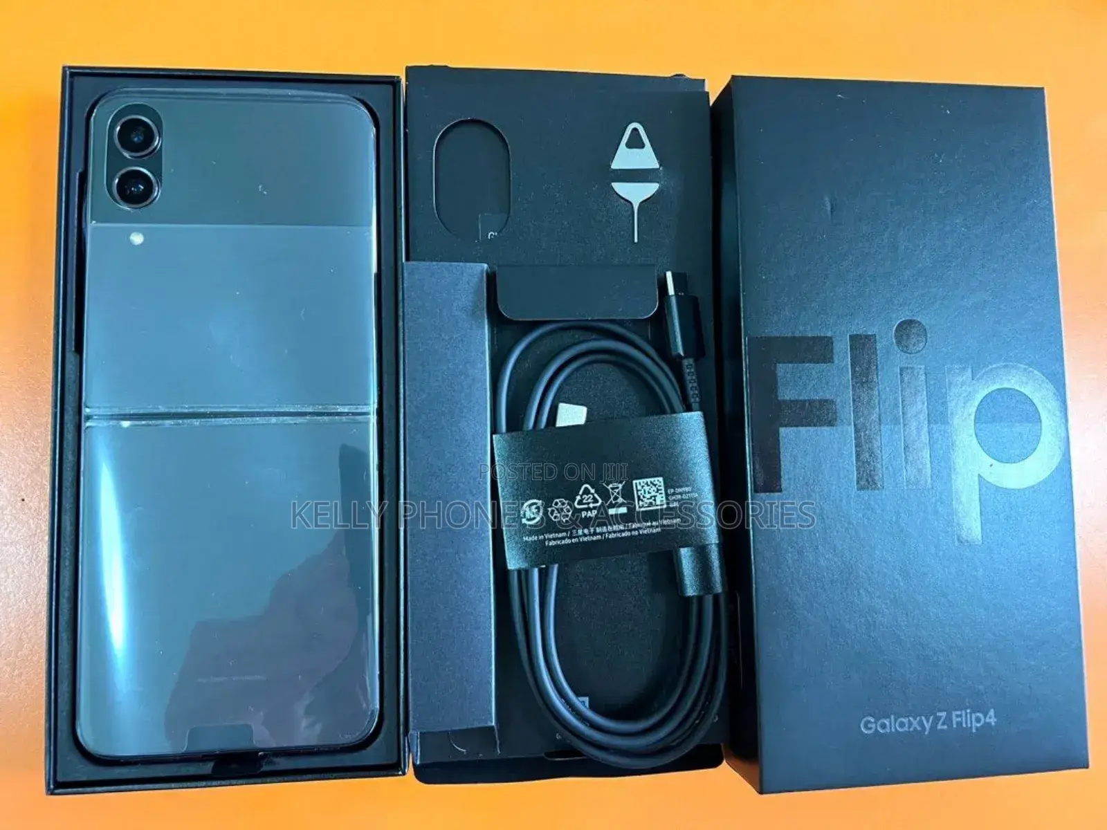New Samsung Galaxy Z Flip4 128 GB Black
