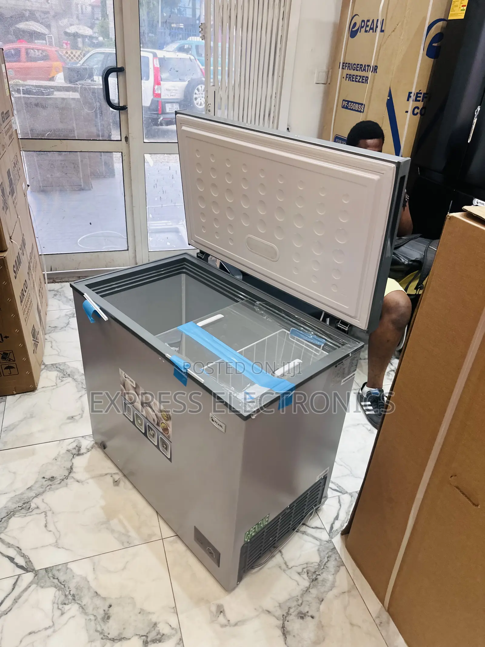 Get Anew PCF 240, 200l Chest Freezer