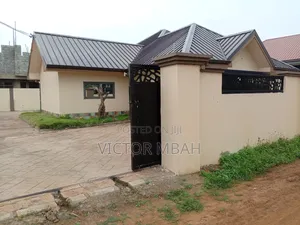 3bdrm Bungalow in Community 25, Tema Metropolitan for rent
