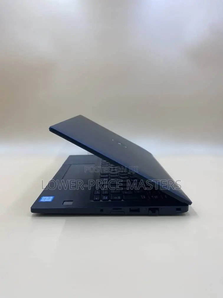 New Laptop Dell Latitude 7390 8GB Intel Core I7 SSD 256GB