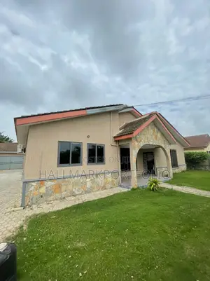 5bdrm Bungalow in Emefs Estate, Tema Metropolitan for sale