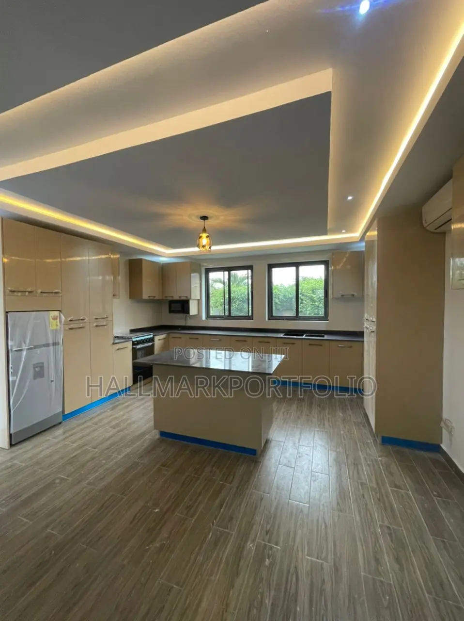 5bdrm Bungalow in Emefs Estate, Tema Metropolitan for sale