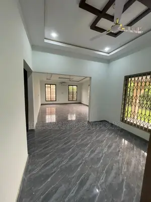 5bdrm Bungalow in Emefs Estate, Tema Metropolitan for sale