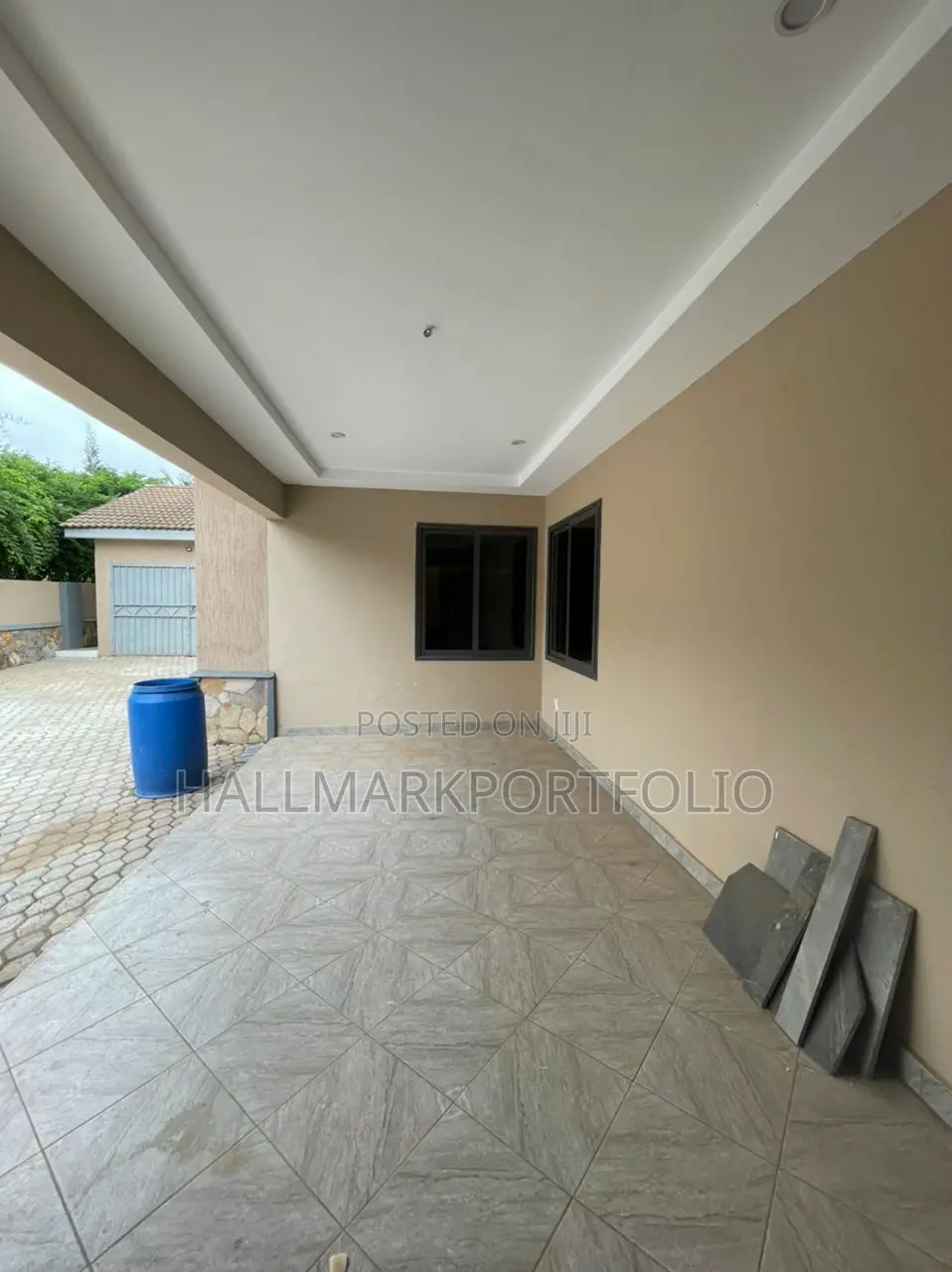 5bdrm Bungalow in Emefs Estate, Tema Metropolitan for sale