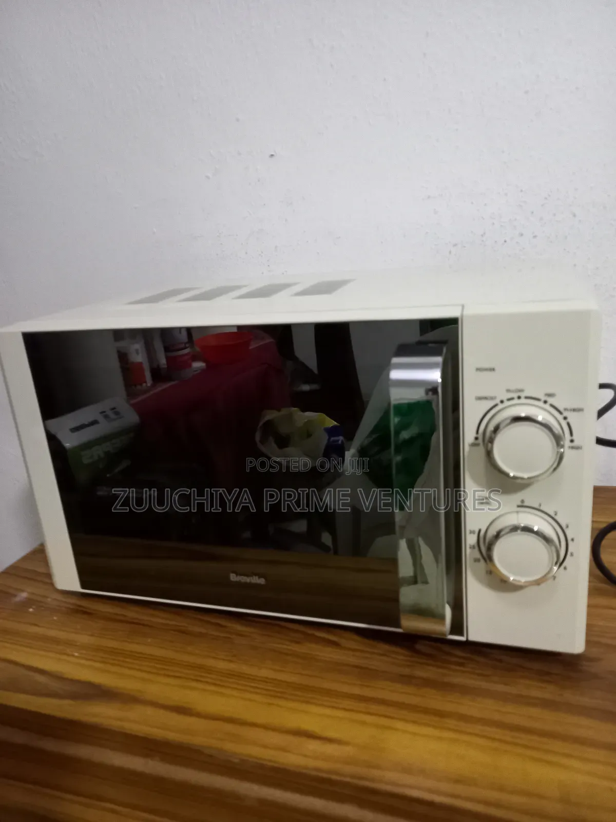 17.L Breville Microwave From Uk