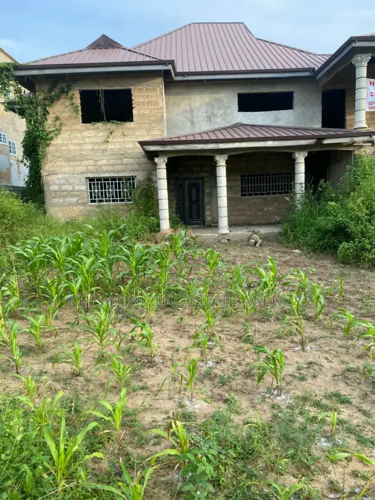 8bdrm Duplex in Lamptey Mills Obom for sale