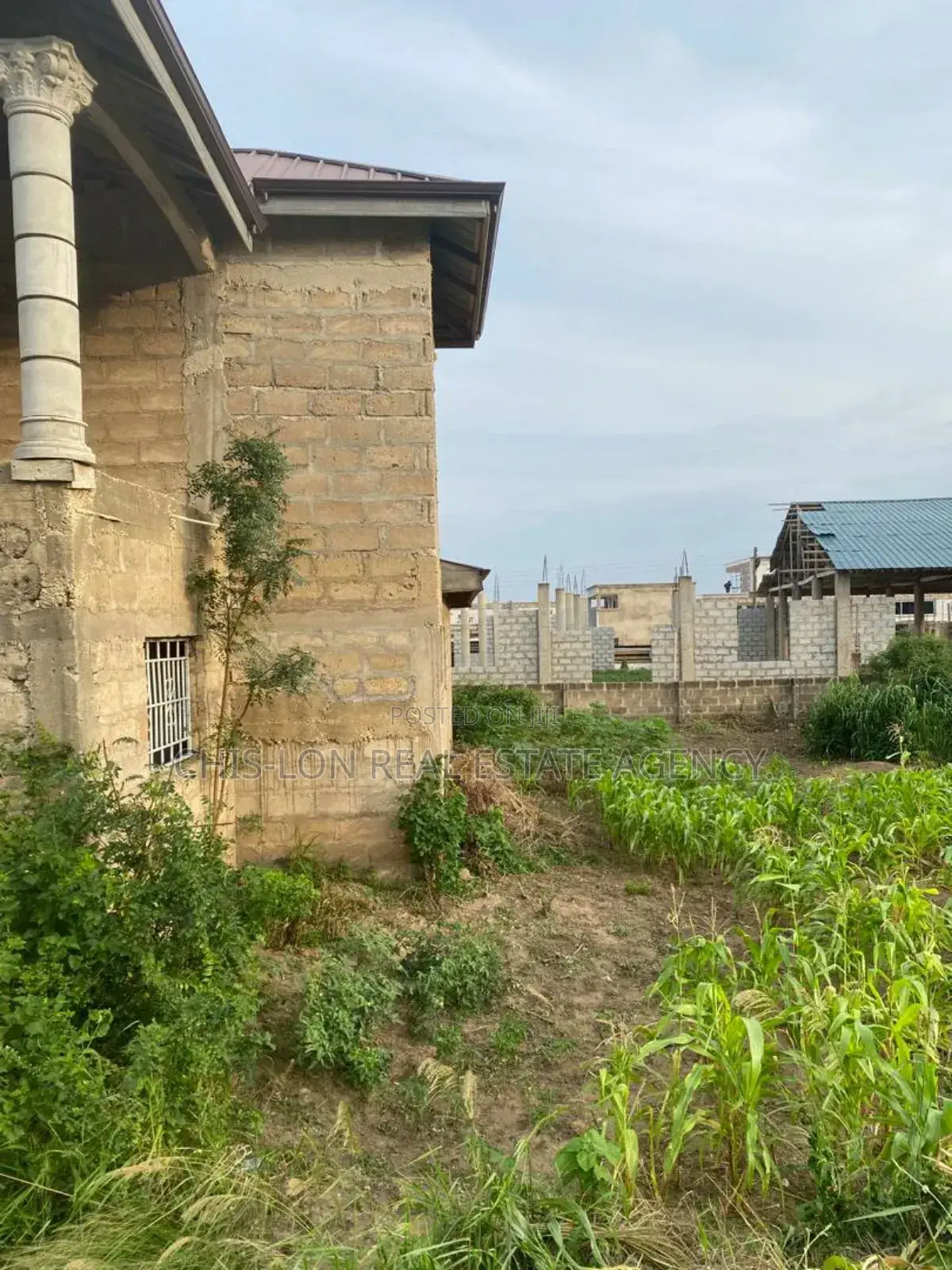 8bdrm Duplex in Lamptey Mills Obom for sale