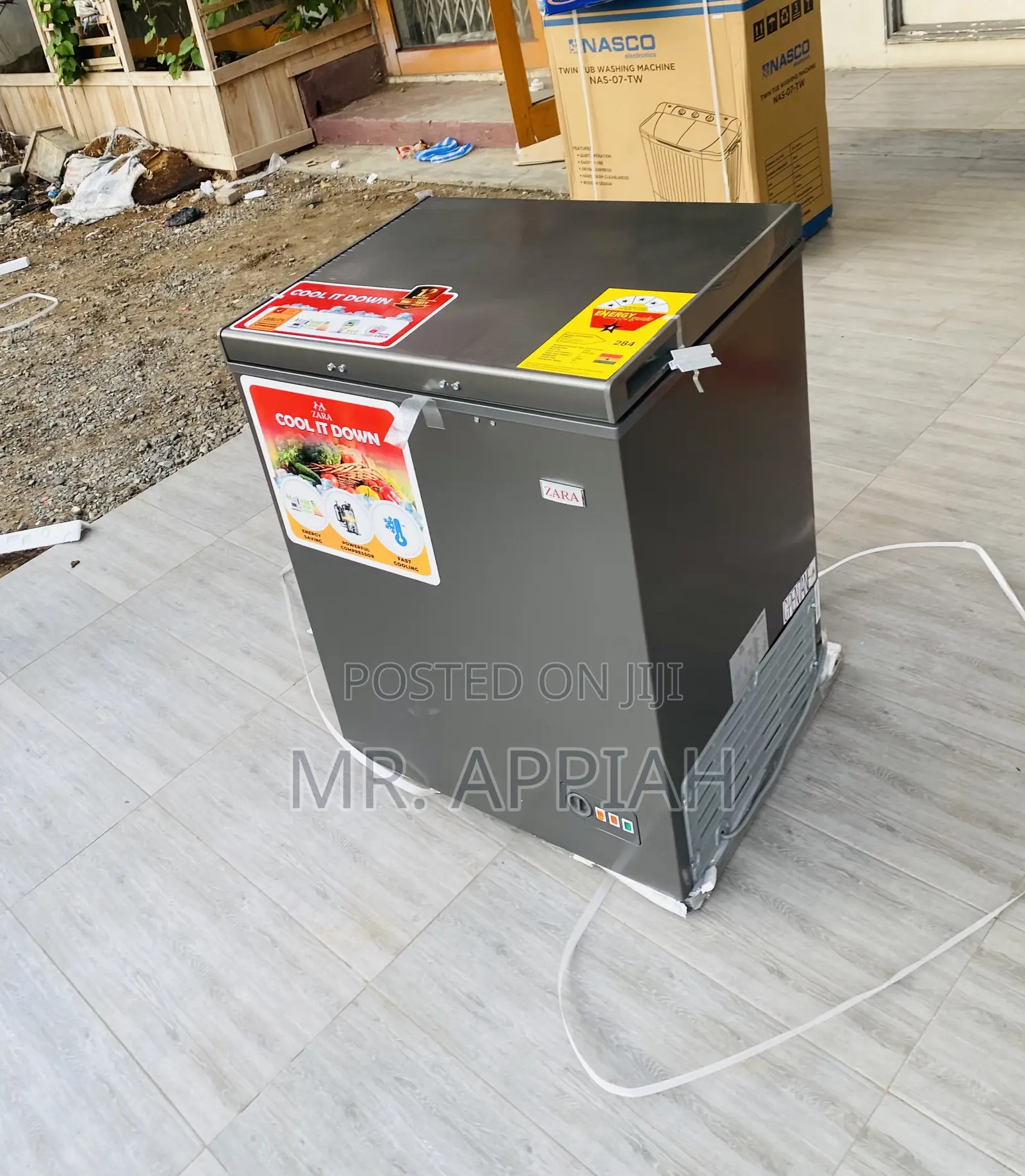 Durable Zara 200s Single Door Chest Freezer 147L.