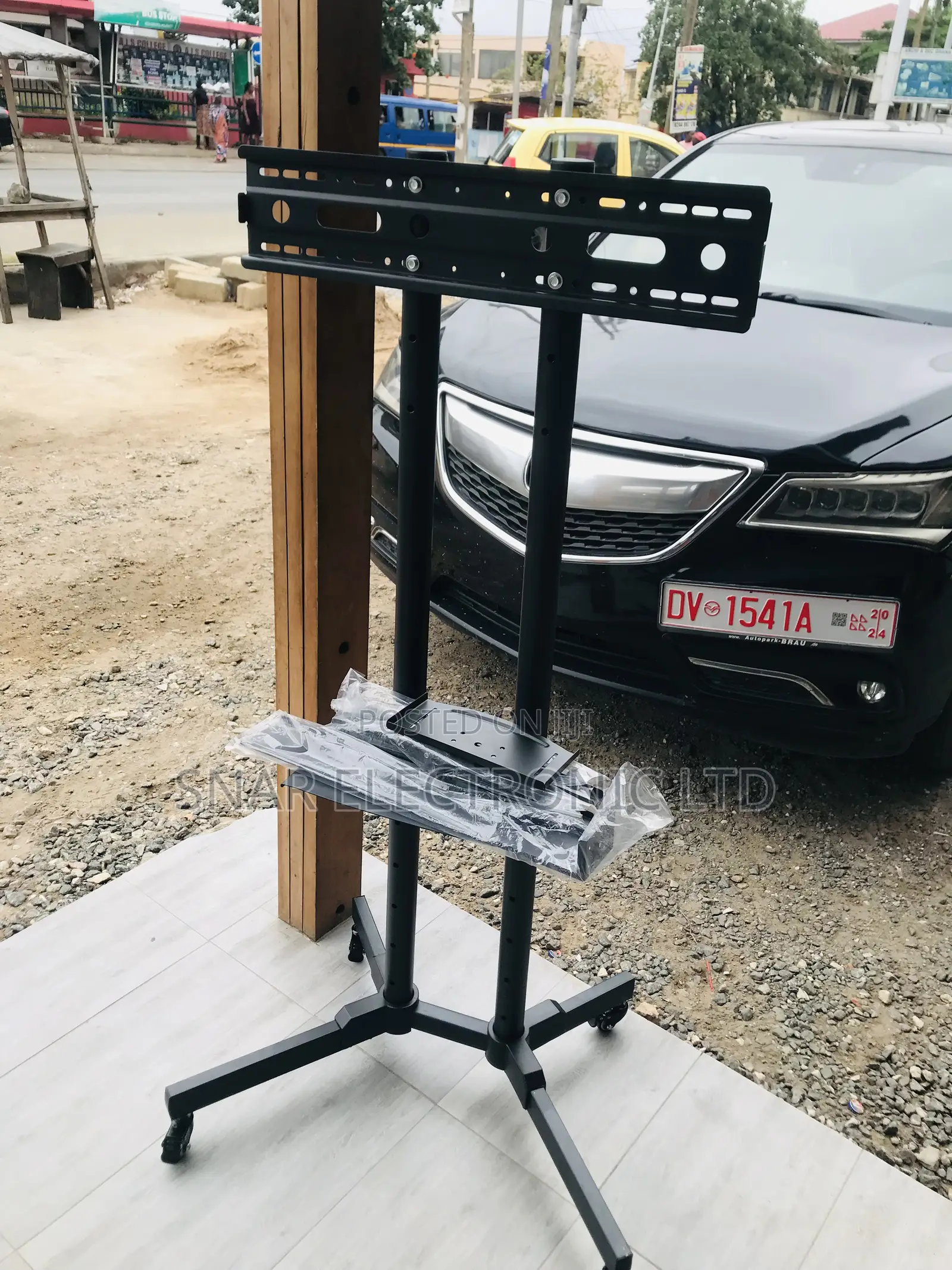 Highly Strongly TV Stand With Wheels Height Adjustable 32-65