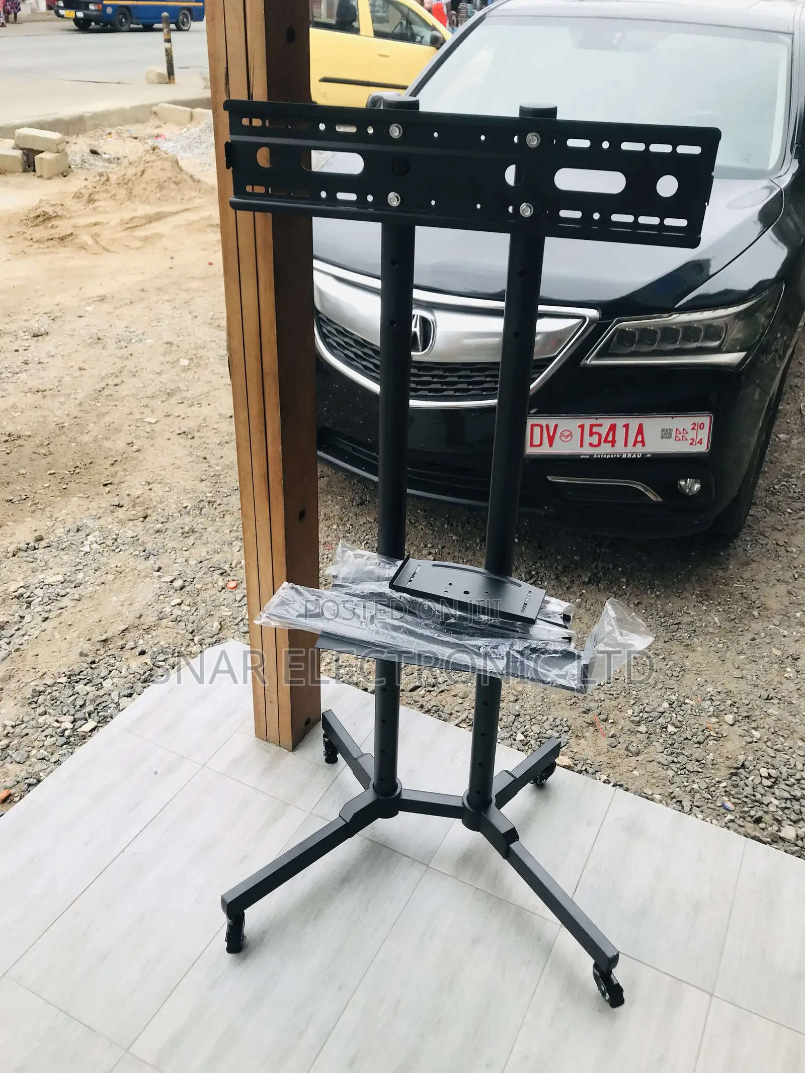 Highly Stronger TV Stand With Wheels Height Adjustable 32-65