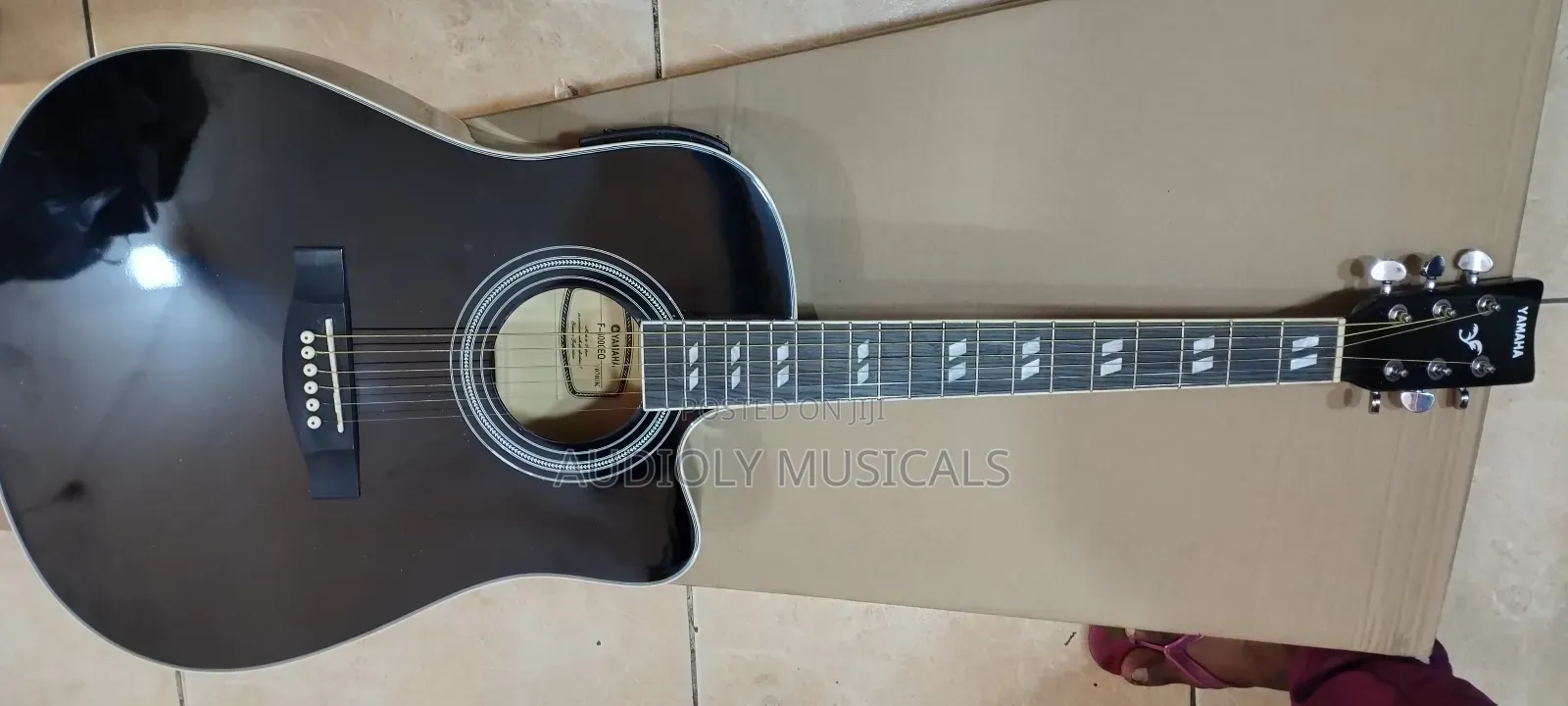 Yamaha Semi-Acoustic Guitar (Black)