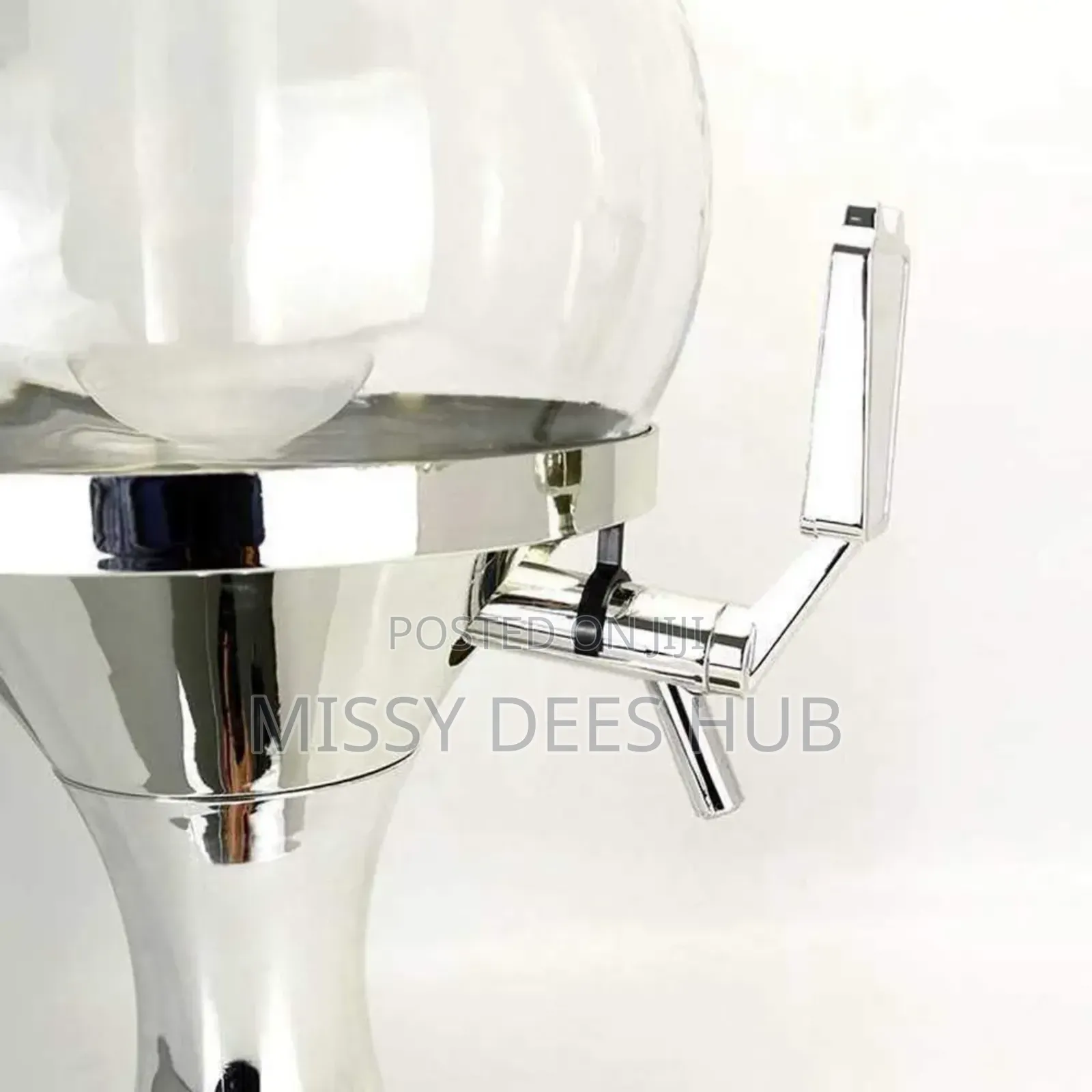 Spherical Drinks Dispenser With Ice Chamber