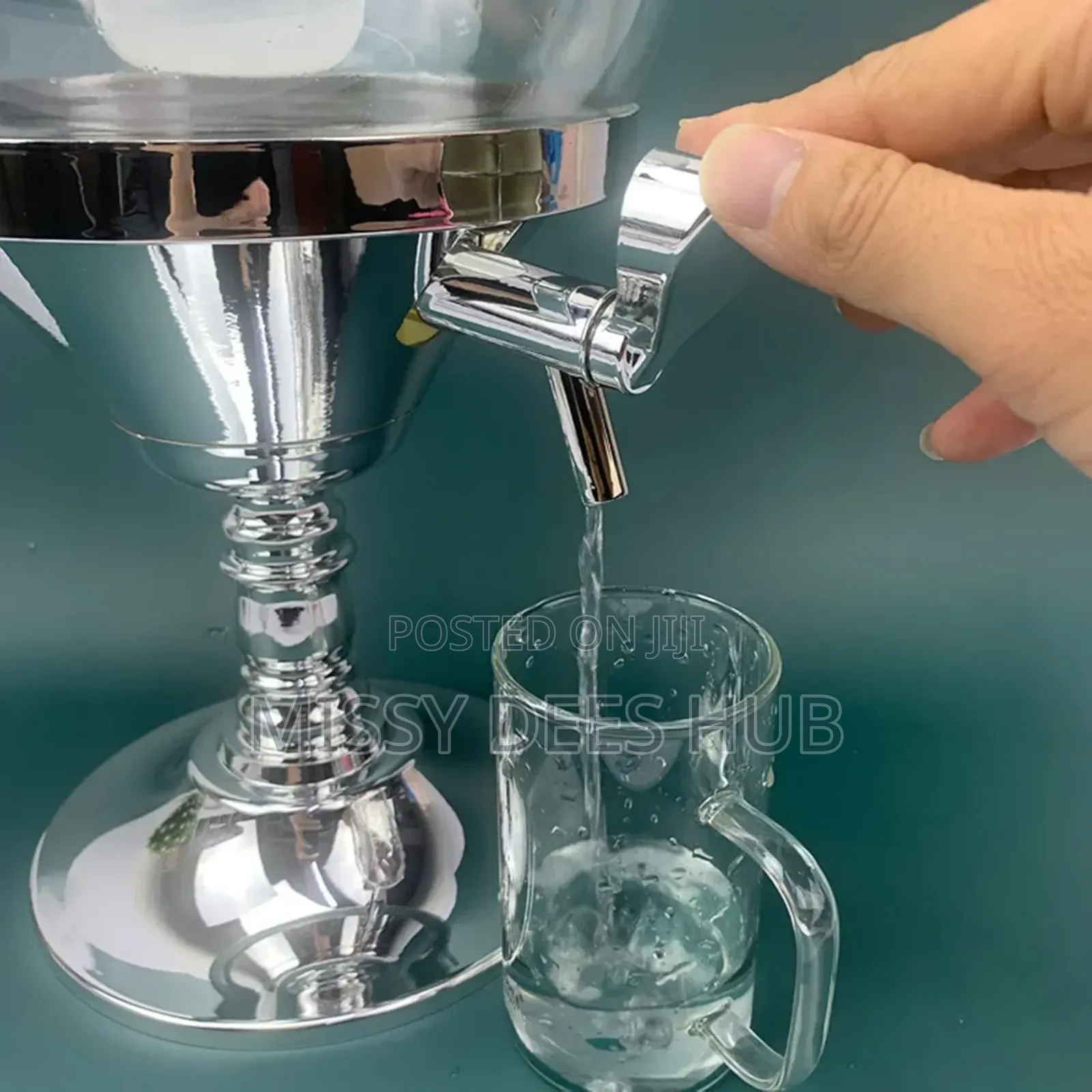 Spherical Drinks Dispenser With Ice Chamber