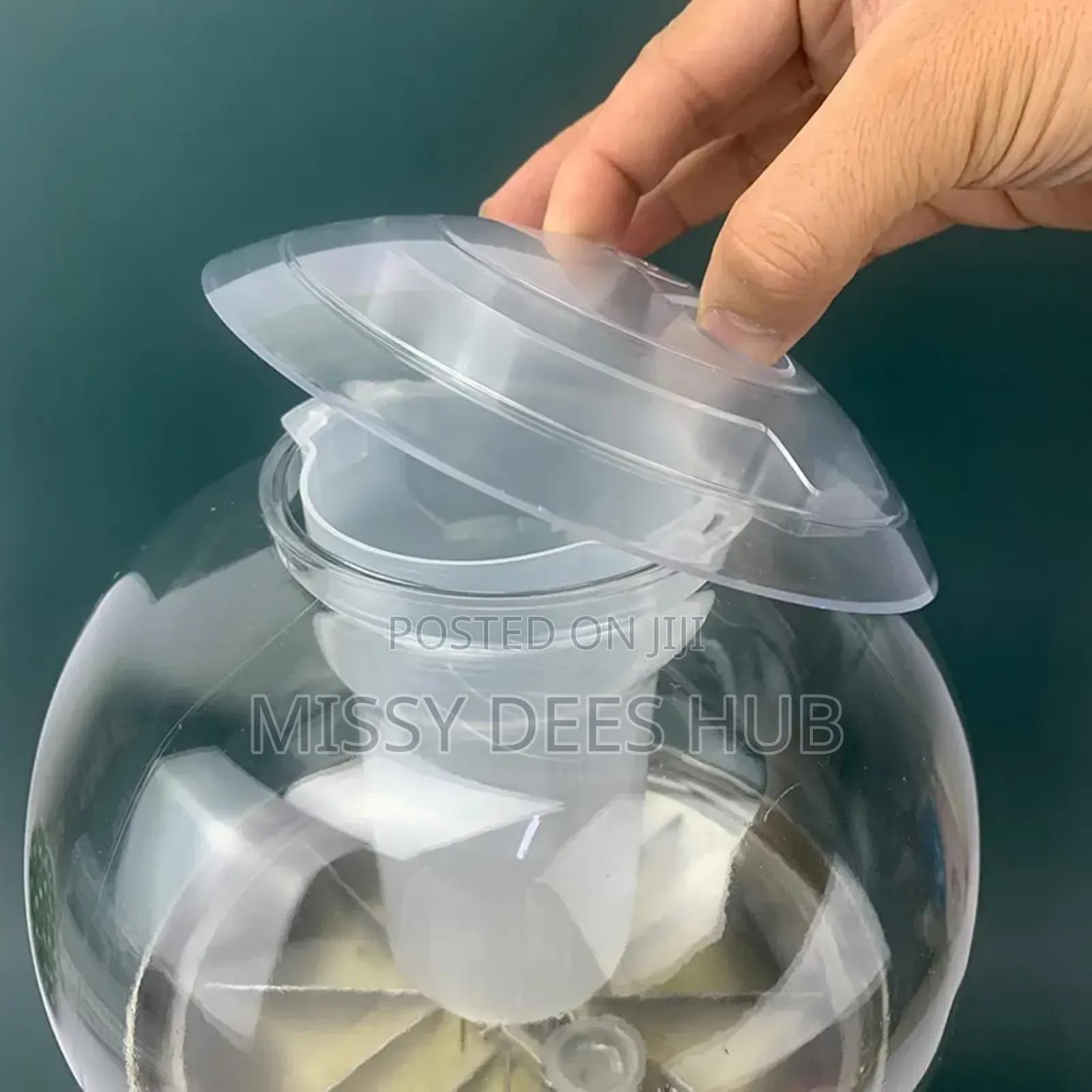 Spherical Drinks Dispenser With Ice Chamber