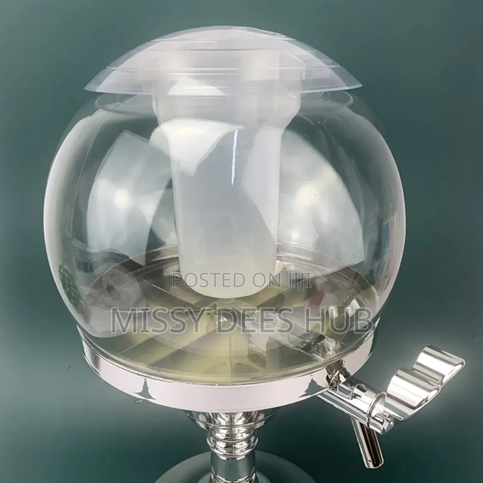 Spherical Drinks Dispenser With Ice Chamber