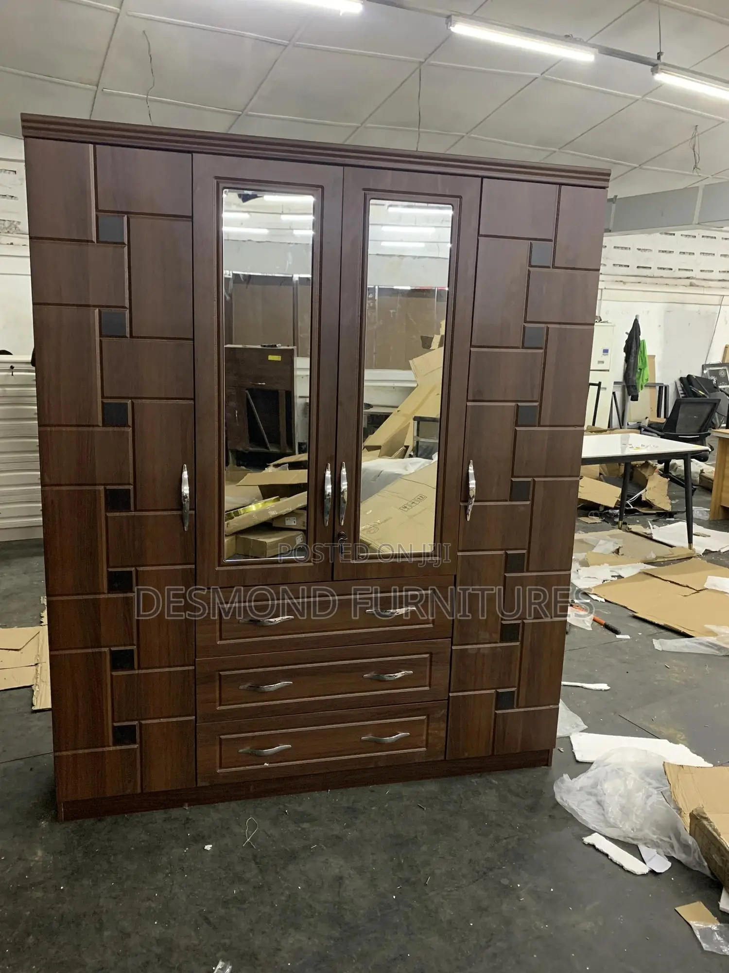 Four Doors Wardrobe With Mirror ( 9124)