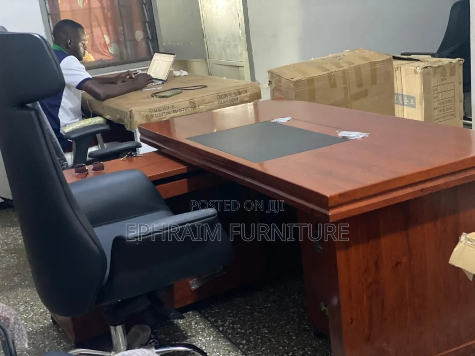 1.6 M Executive Table