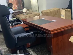 1.6 M Executive Table