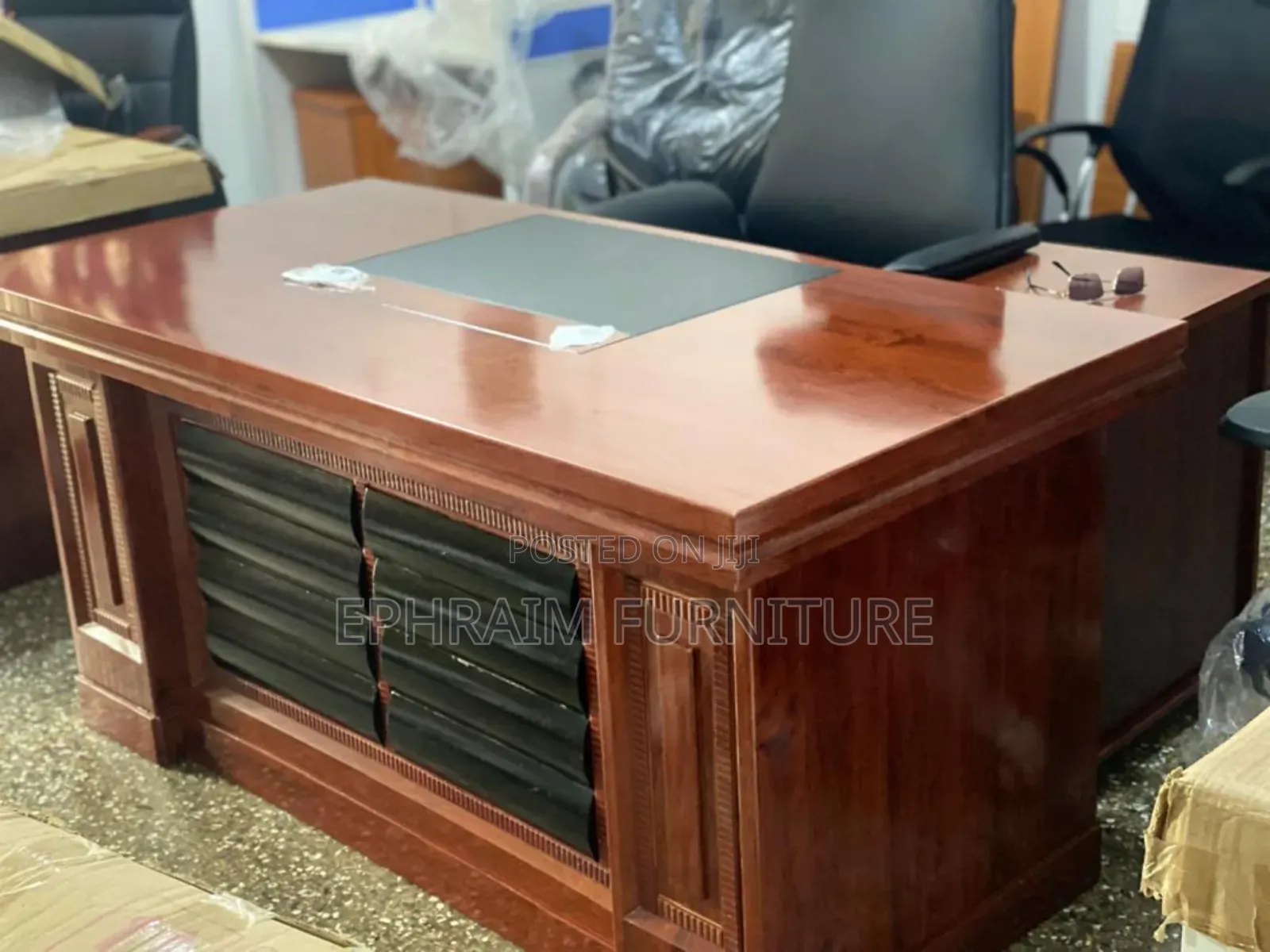 1.6 M Executive Table