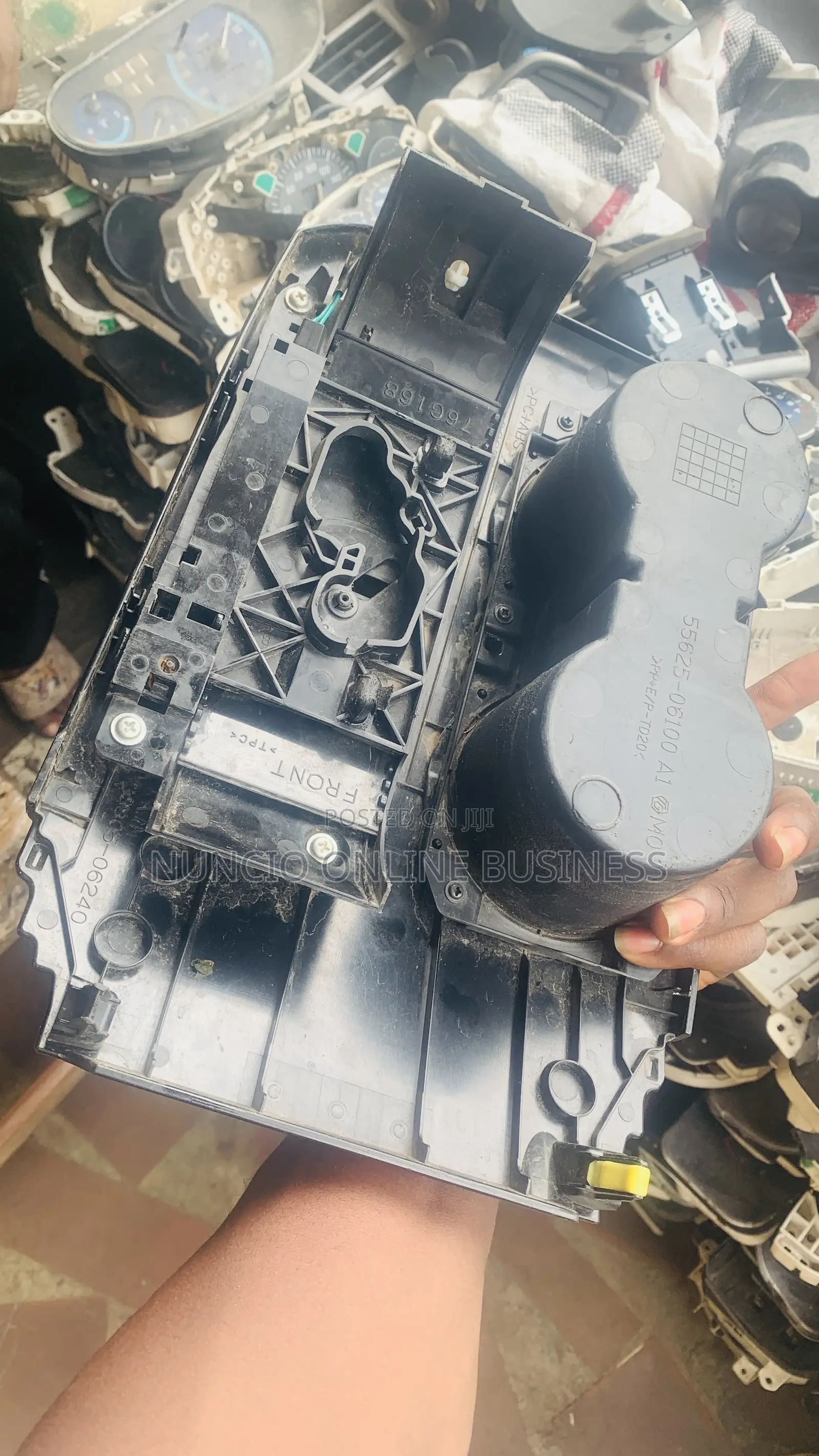 Toyota Camry (Spider) 2013 Gear Selector Cover