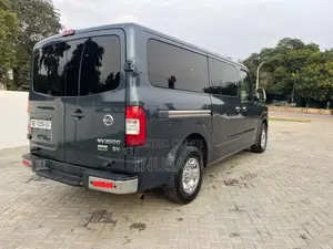 Nissan Caravan (Urvan) 2014 Blue