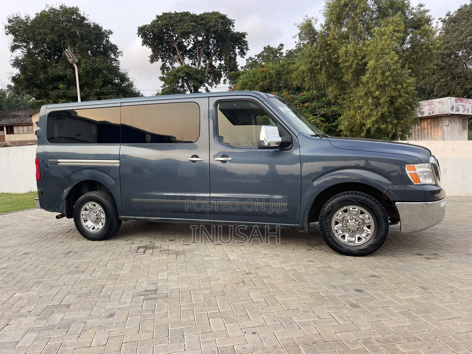 Nissan Caravan (Urvan) 2014 Blue