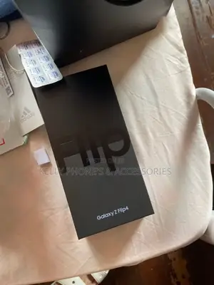 New Samsung Galaxy Z Flip4 512 GB Black