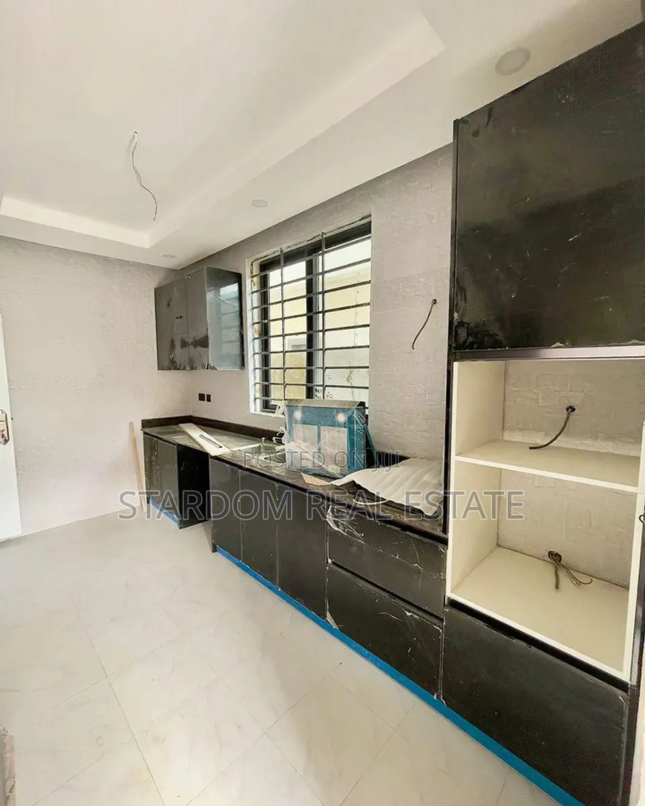 4bdrm Duplex in Adjiriganor for rent