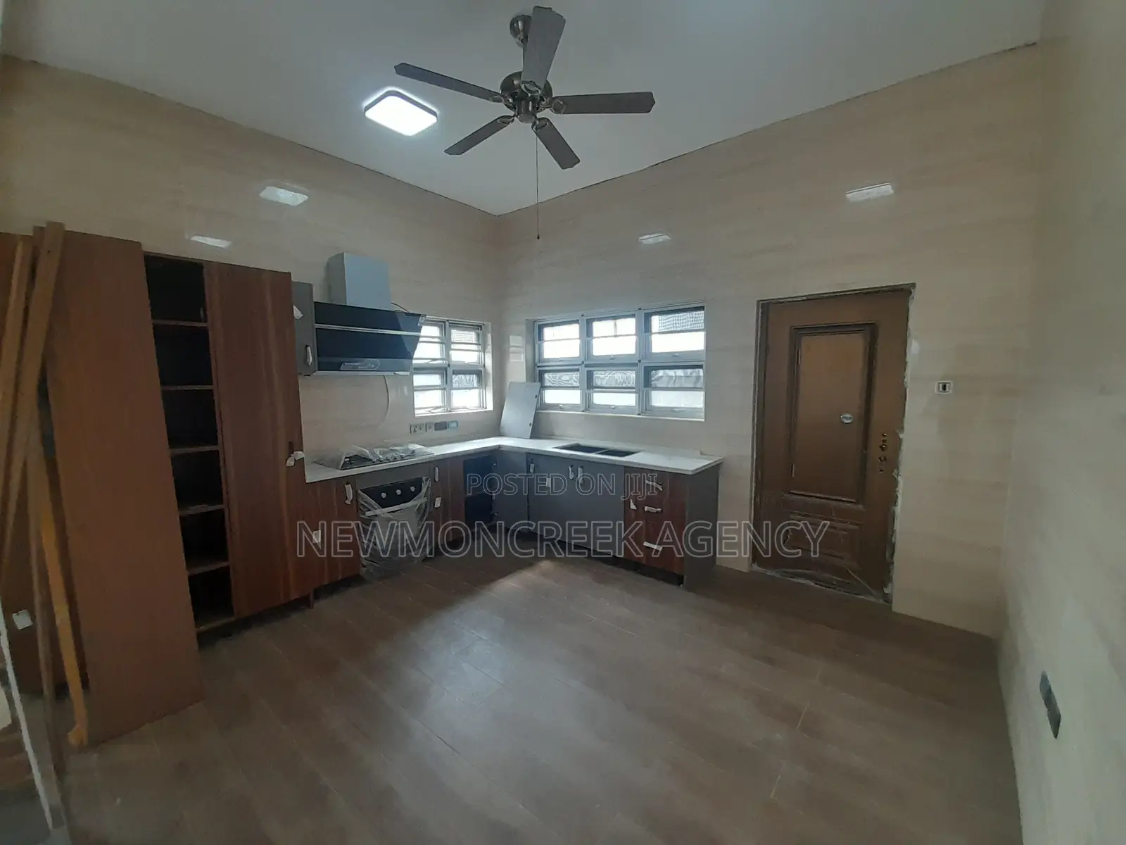 4bdrm Duplex in Adjirigannor Estate, Accra Metropolitan for sale