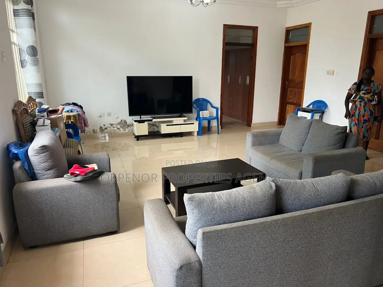 11bdrm House in Com10, Tema Metropolitan for sale