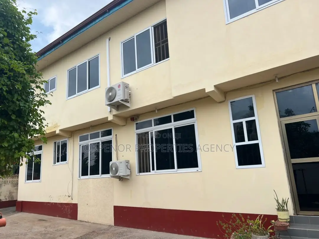 11bdrm House in Com10, Tema Metropolitan for sale