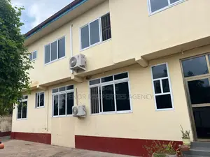 11bdrm House in Com10, Tema Metropolitan for sale