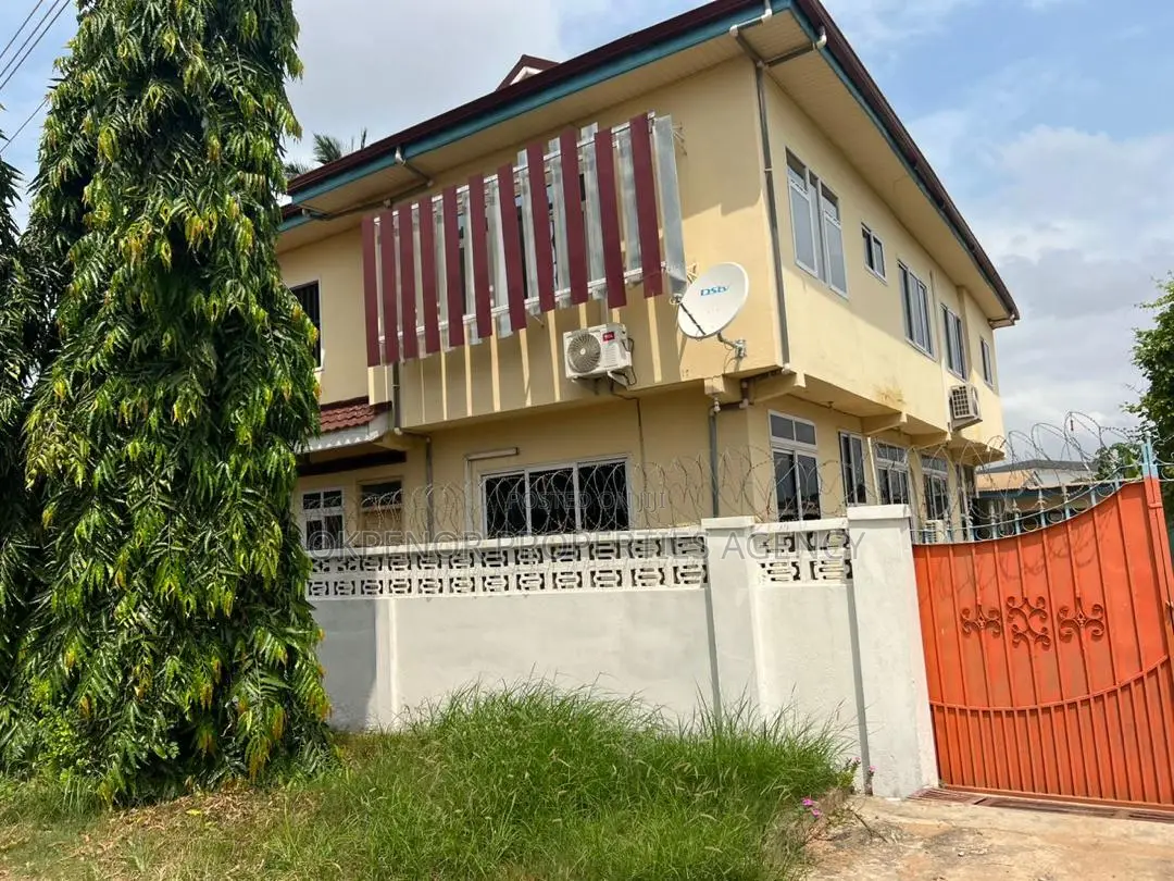 11bdrm House in Com10, Tema Metropolitan for sale