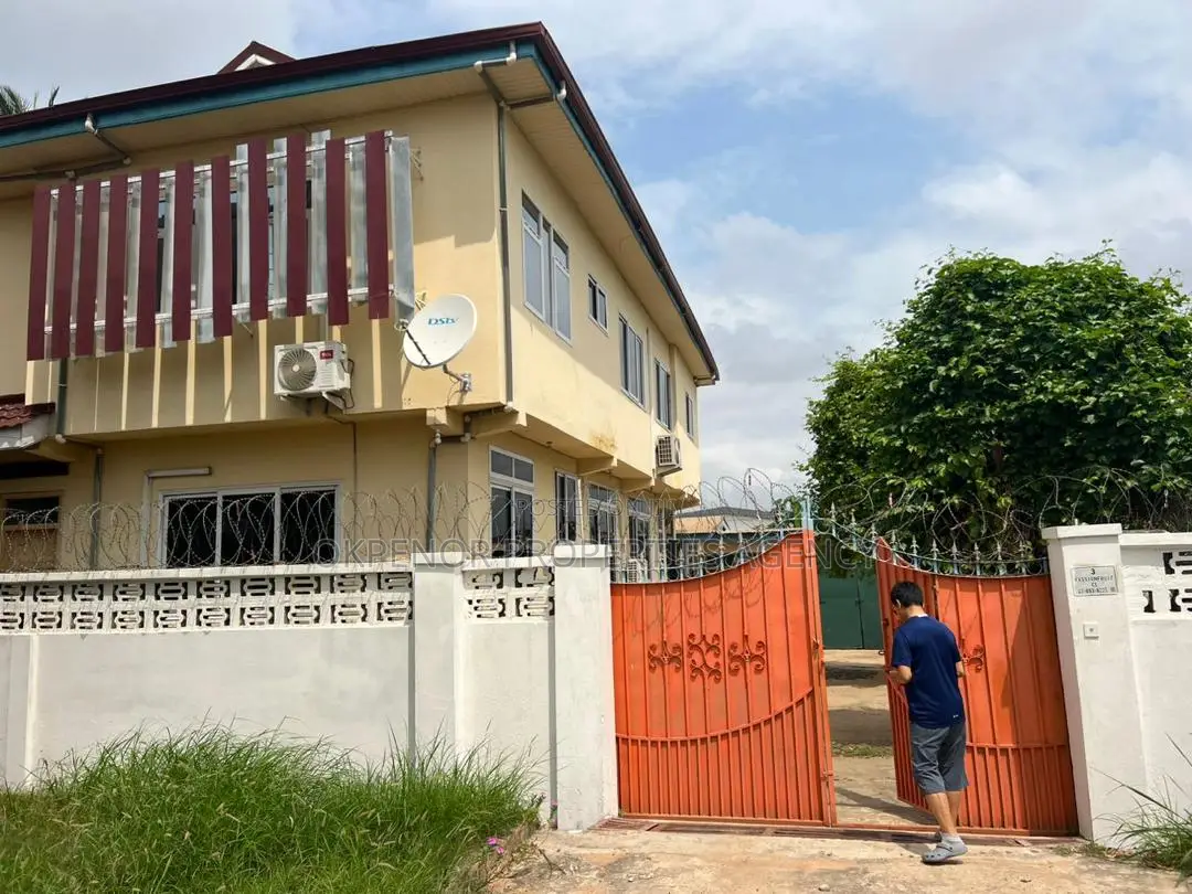 11bdrm House in Com10, Tema Metropolitan for sale