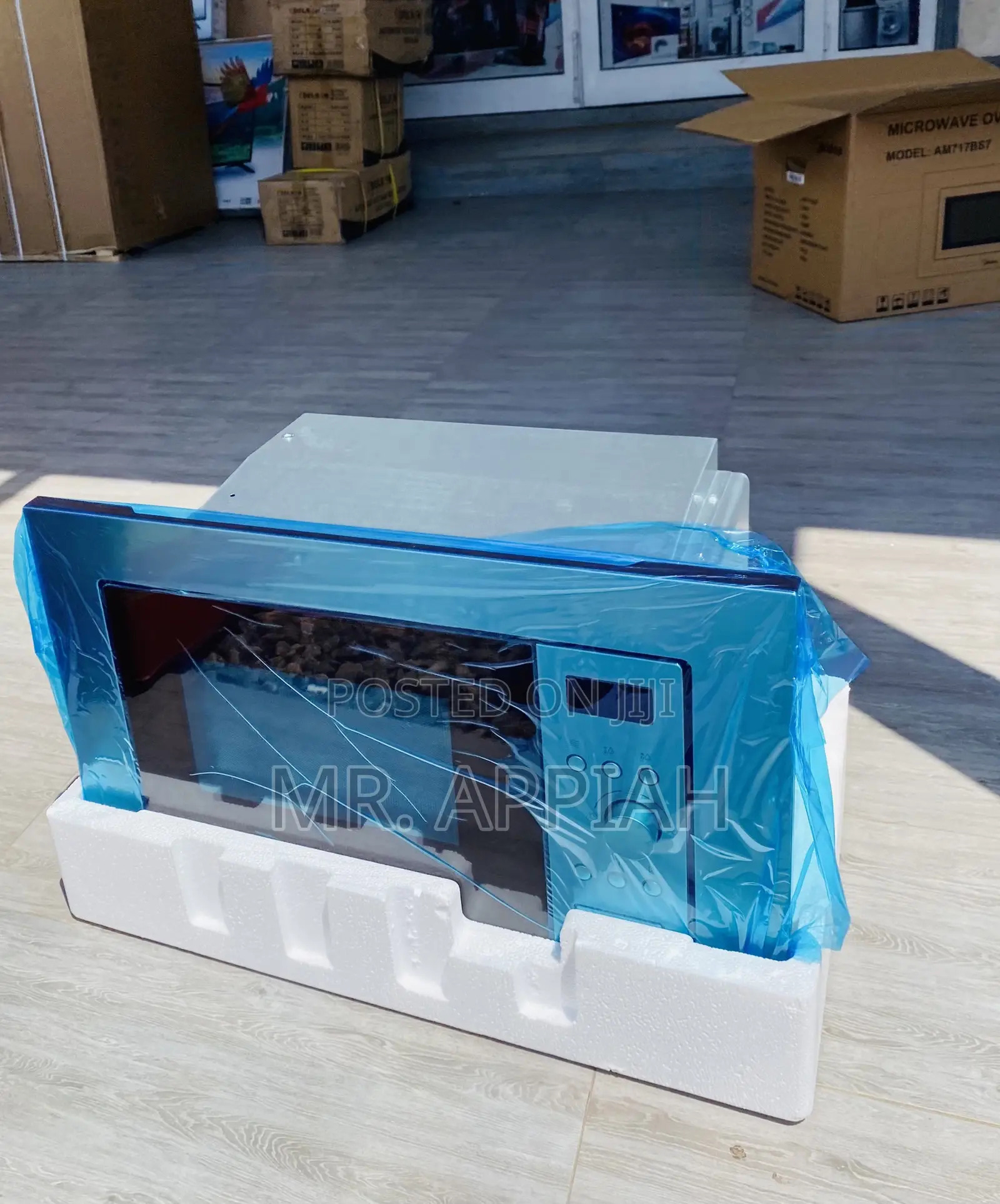 Uniquely Designed Midea Digtal Solo Microwave AM717BS7,17L