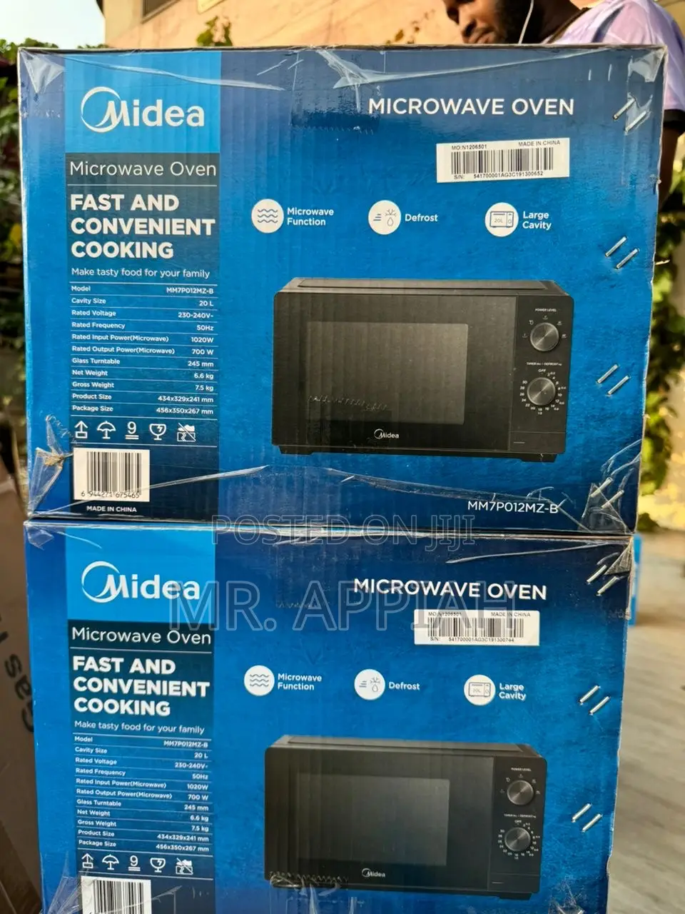 Brand New Midea MM7P012MZ-B Microwave Oven.