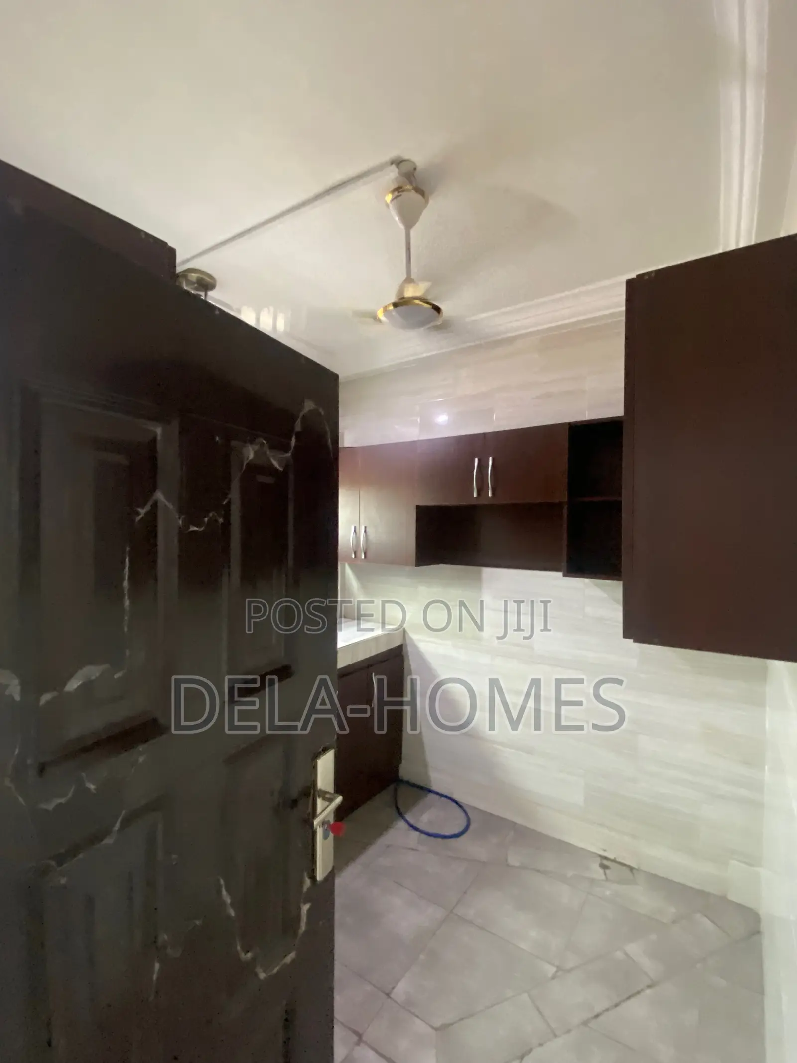 Ex-Chamber N Hall Sc for Rent at Adenta.