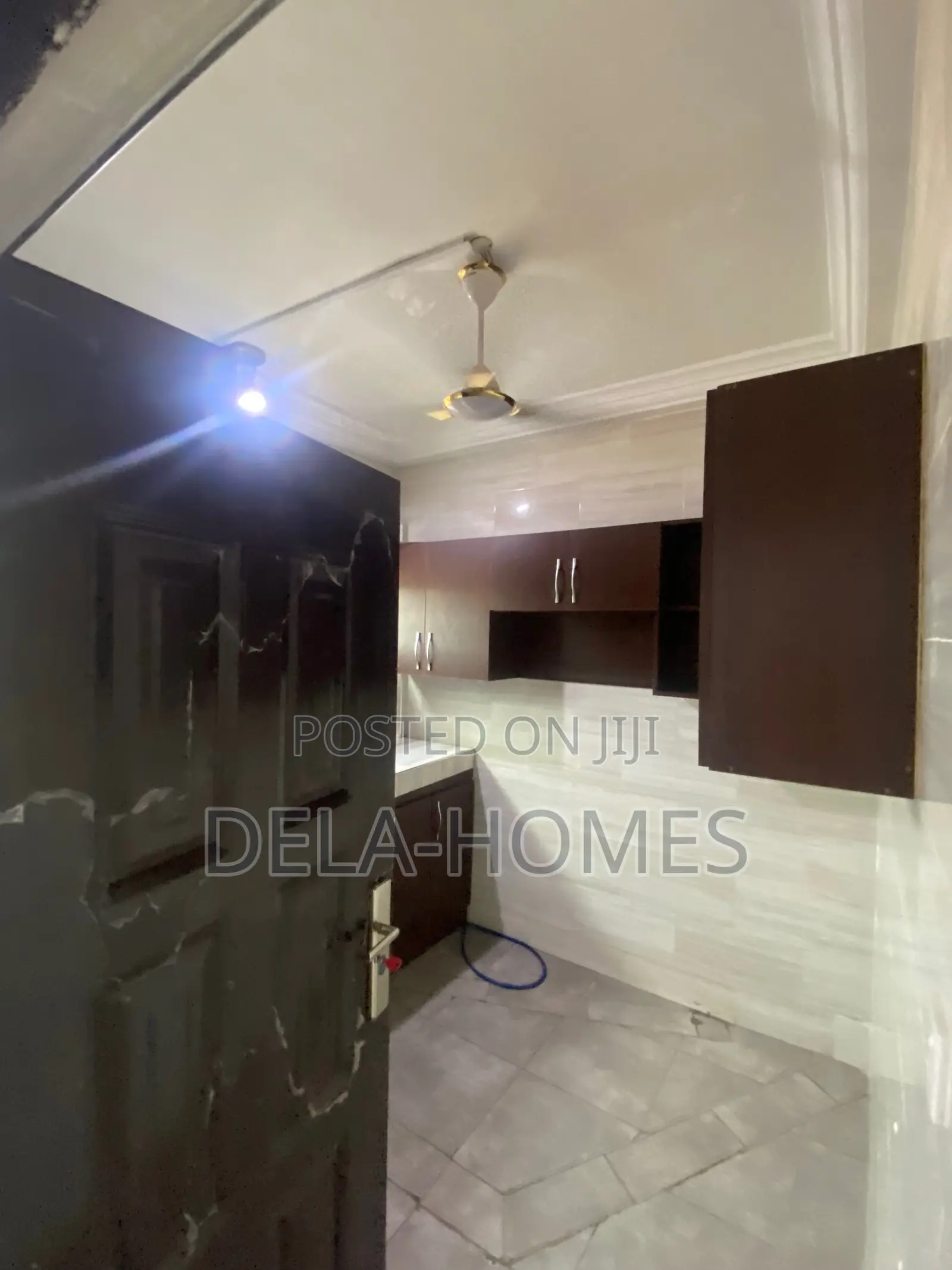 Ex-Chamber N Hall Sc for Rent at Adenta.