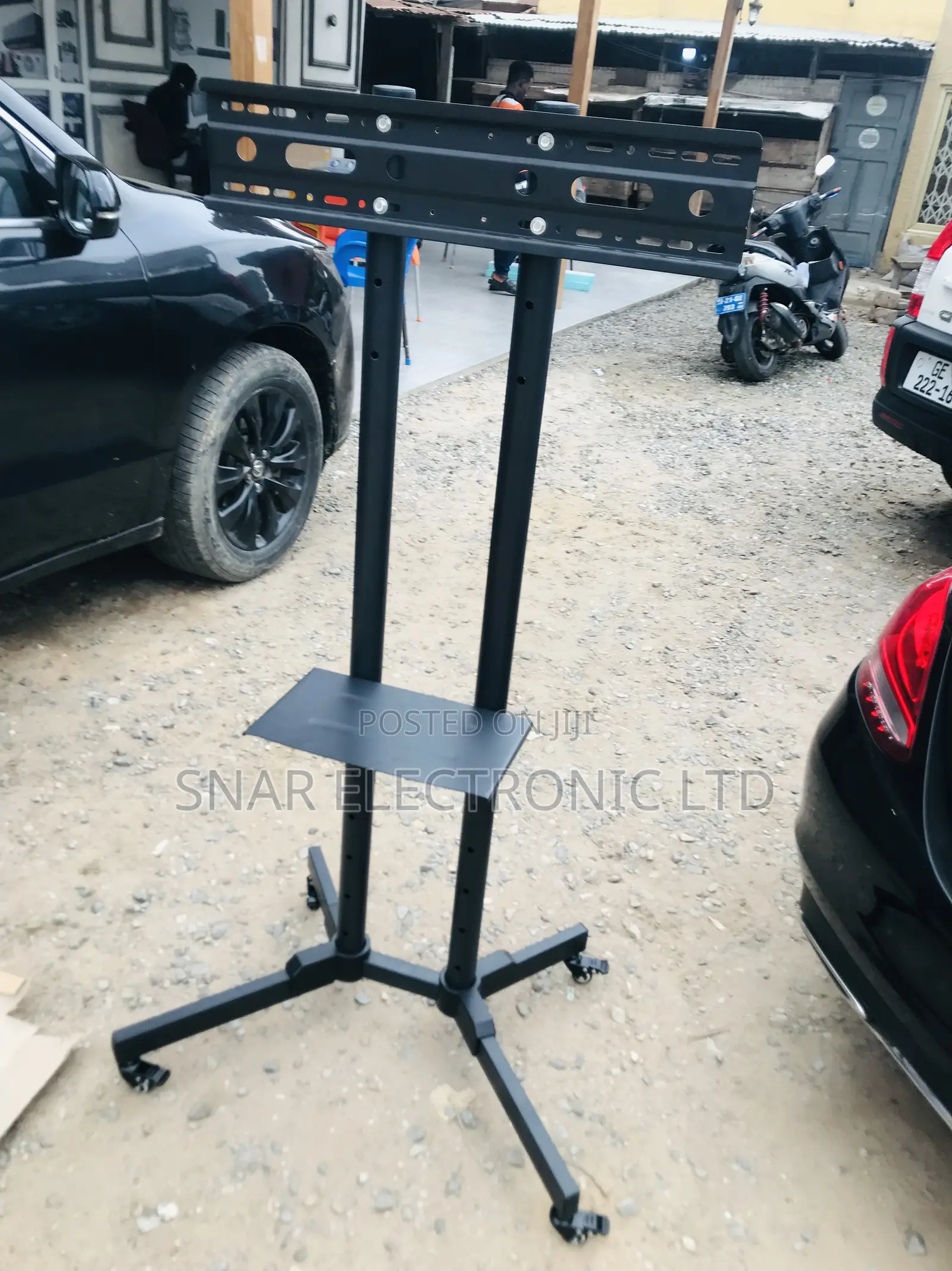 Highly Movable Mobile TV Stand Rolling Movable For 32-70
