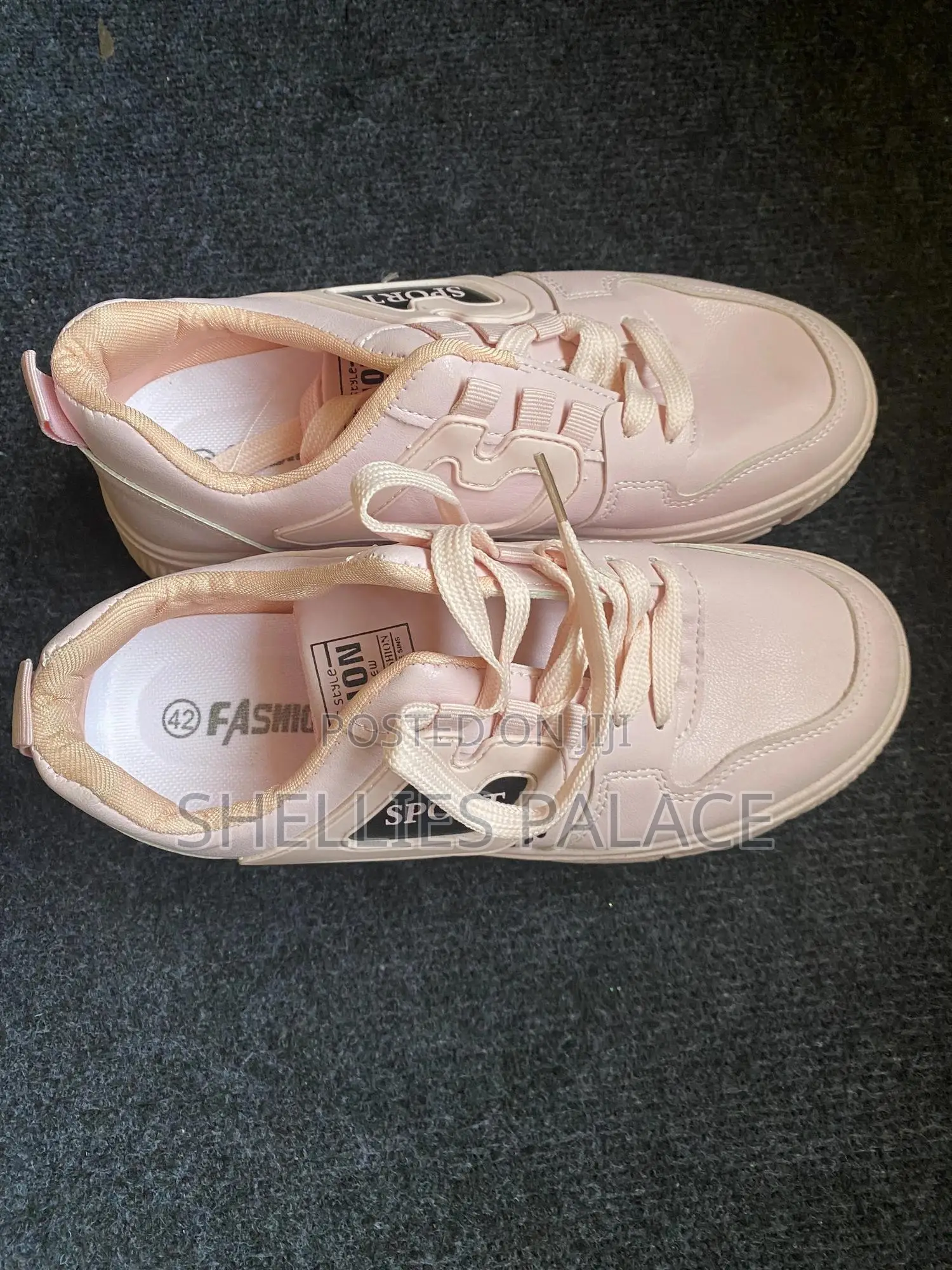 Women Fashionable Quality Sneakers