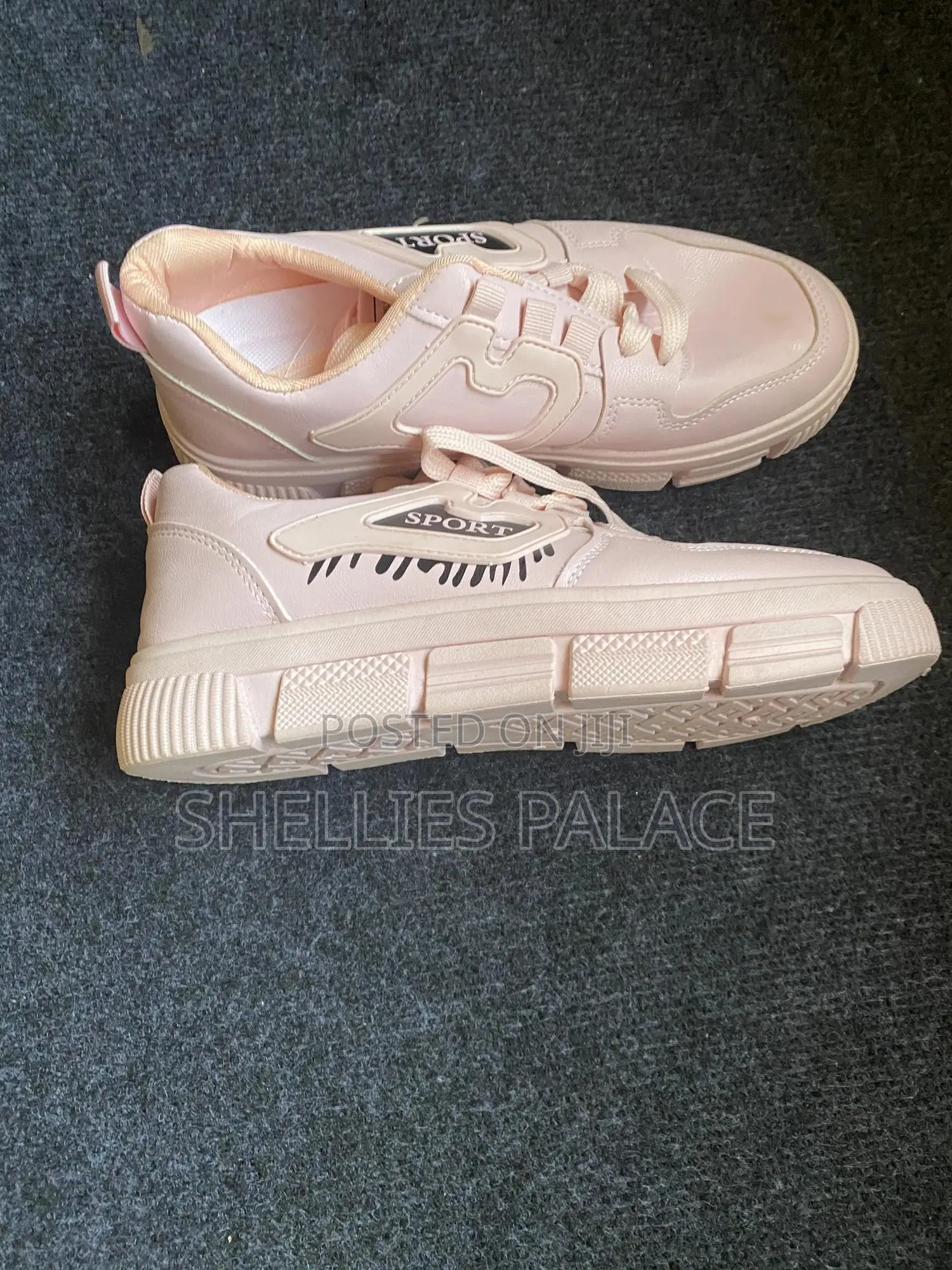 Women Fashionable Quality Sneakers