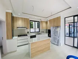 4bdrm Penthouse in East Legon for sale