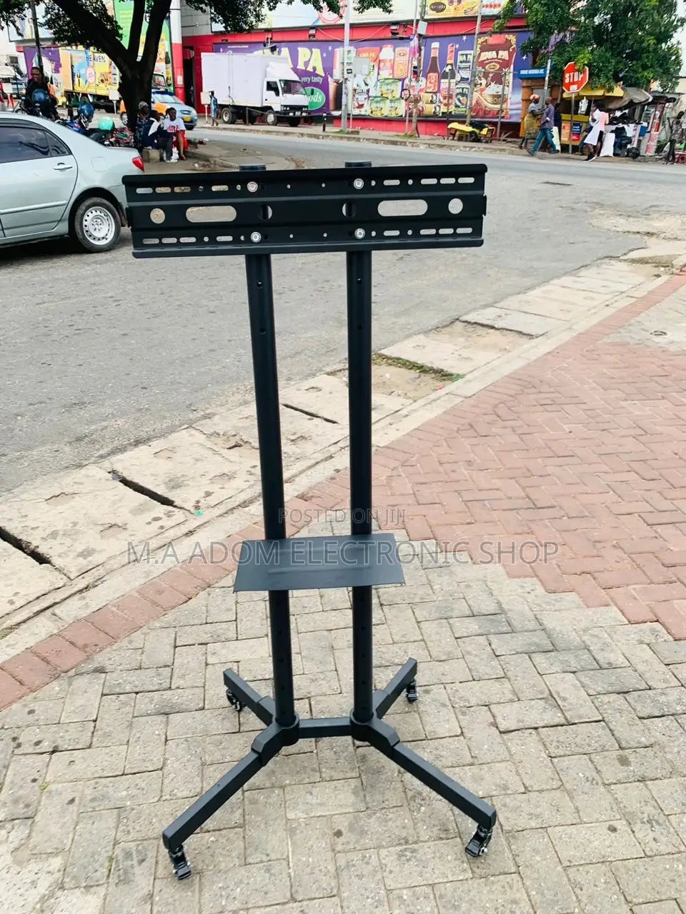 Brand New Mobile Tv Stand With Wheels for 32”-70” Tv(Black).