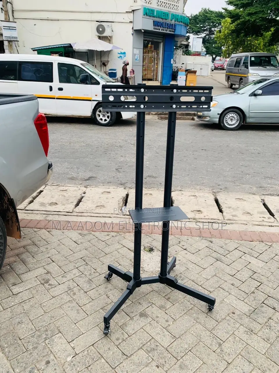 Unique Design Mobile Tv Stand With Wheels for 32-70” Tv.