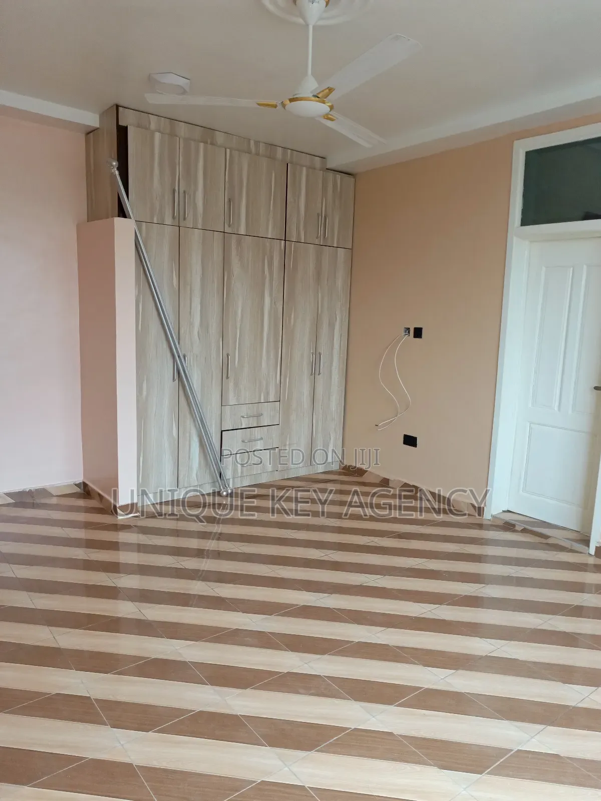 2bdrm Apartment in Unique Key Agency, Baatsona Total for rent