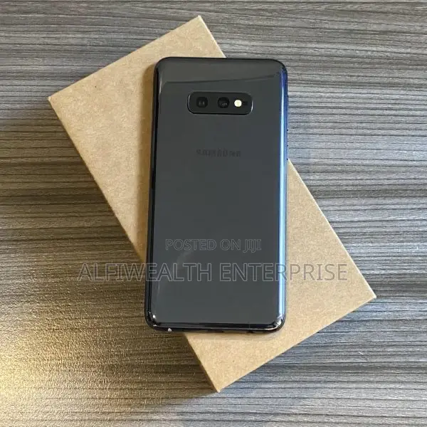 New Samsung Galaxy S10e 128 GB Black
